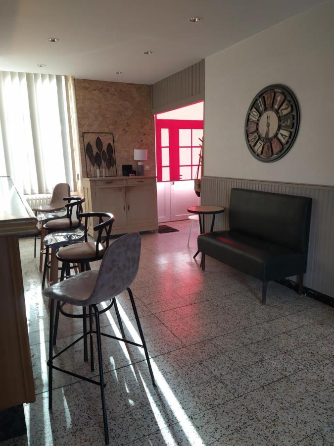 Gite De La Gare Varzy Bagian luar foto